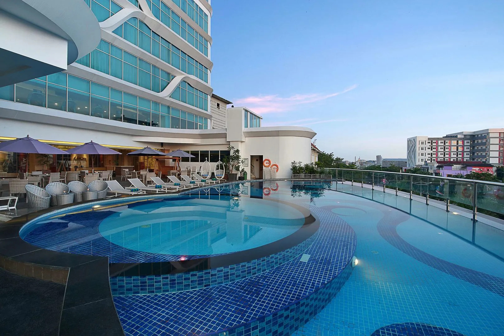 Golden Tulip Galaxy Hotel