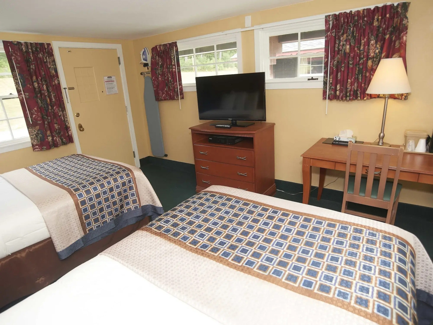 Swiss Chalets Village Inn