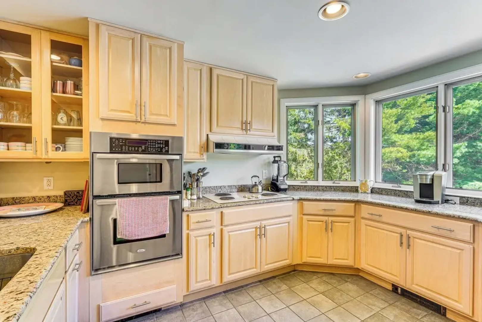 Walk to Ski Lift: Spacious Condo in West Dover!