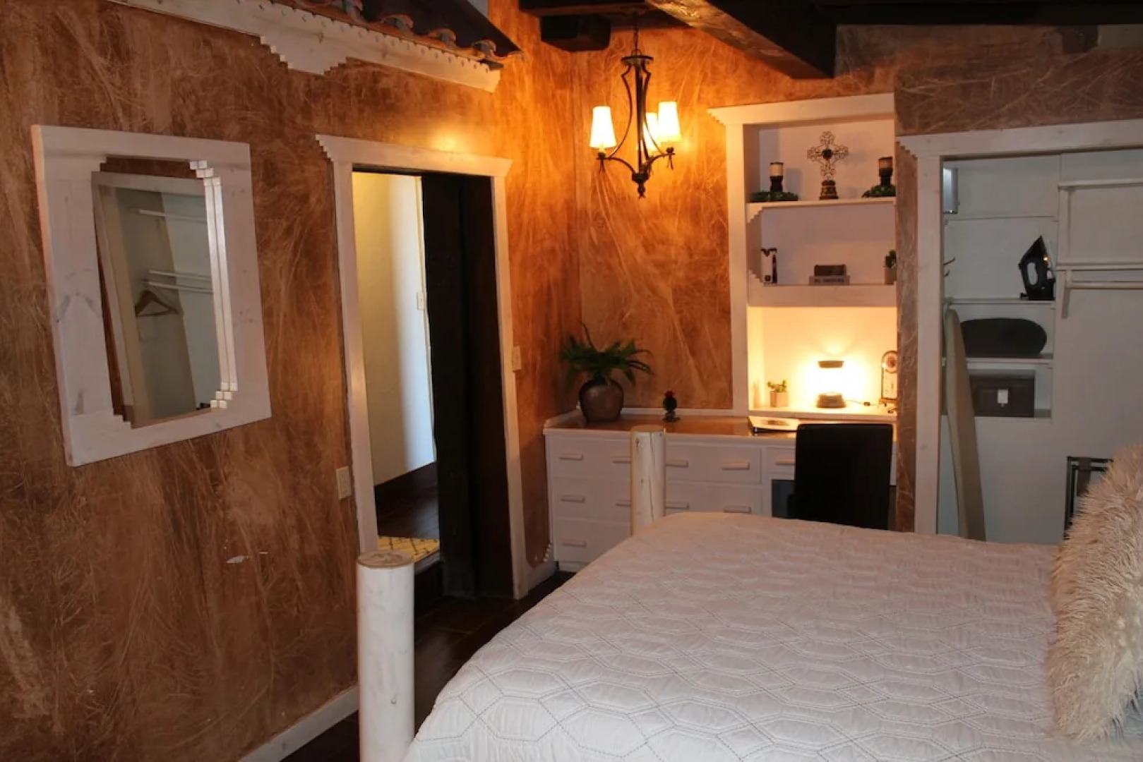 Adobe Rose Boutique Inn