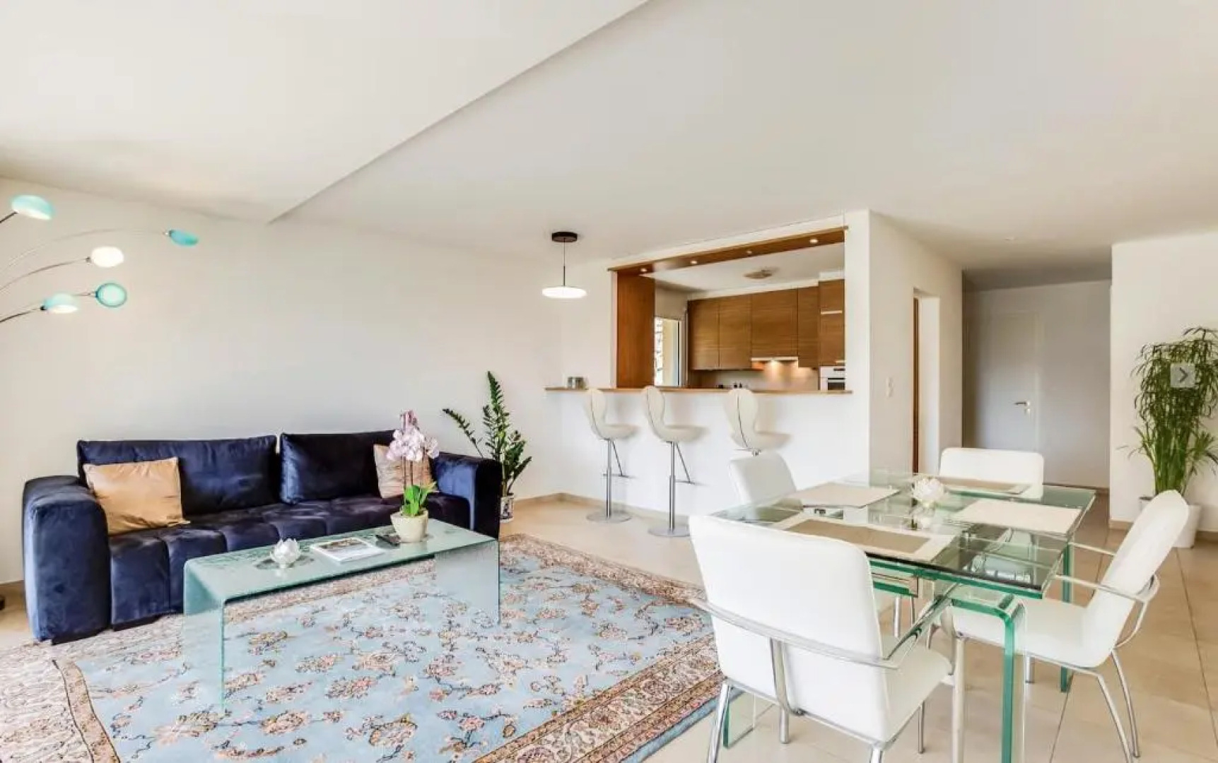 Beautiful and cozy apartment for families with a large garden terrace in Blonay by GuestLee