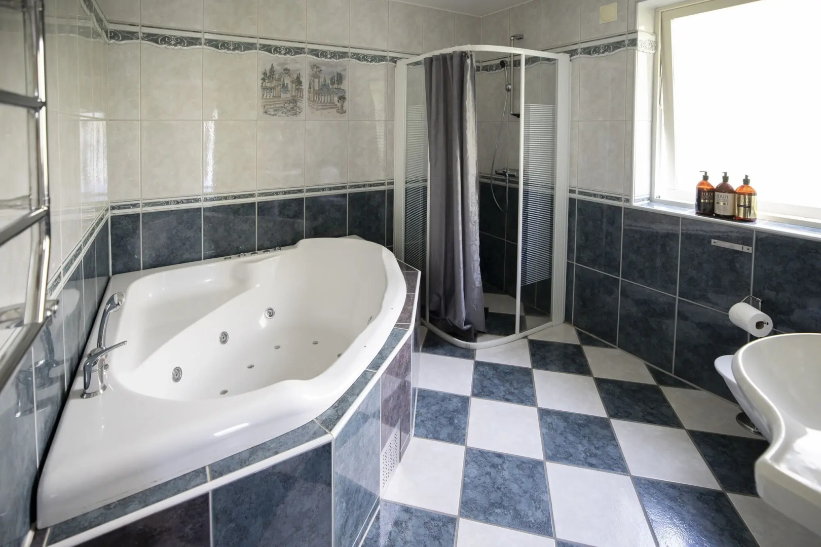 Treetop Spa Hangout & Hotel