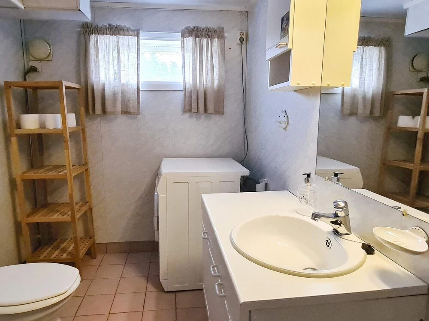 10 Person Holiday Home in Staubø