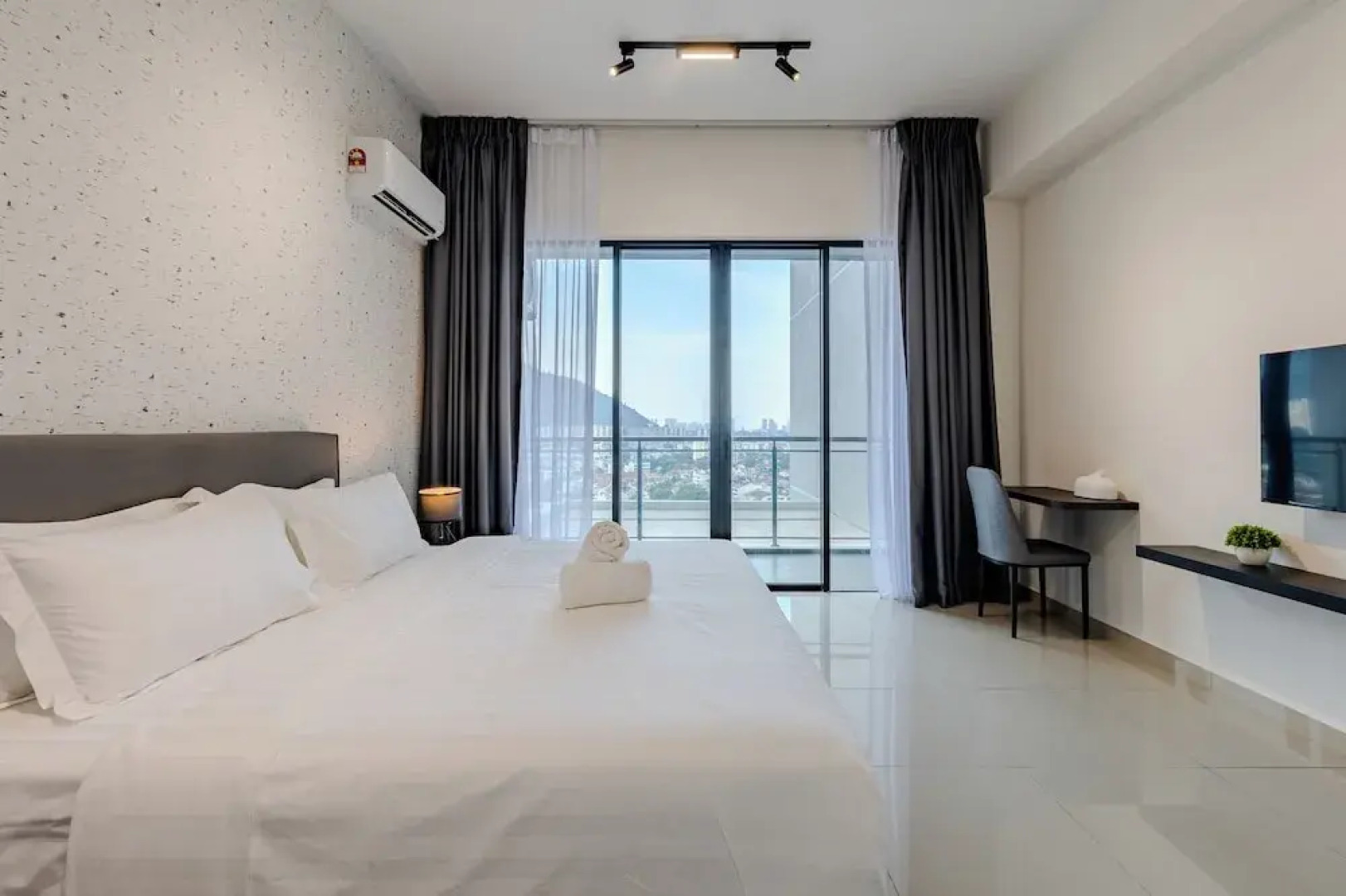 Sunshine Residence Suites