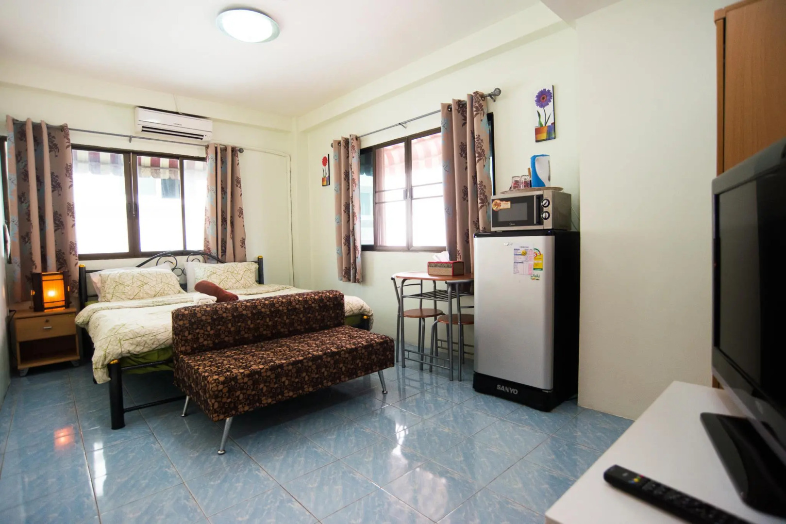 Pattaya Holiday Lodge