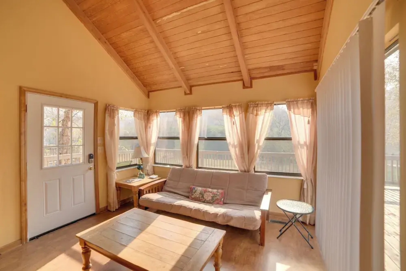 Peaceful Reliance Cabin w/ Deck on Hiwassee River!