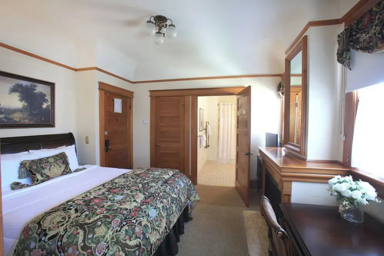 The Charles Pacific Grove - Artfully Designed Inclusive Inn