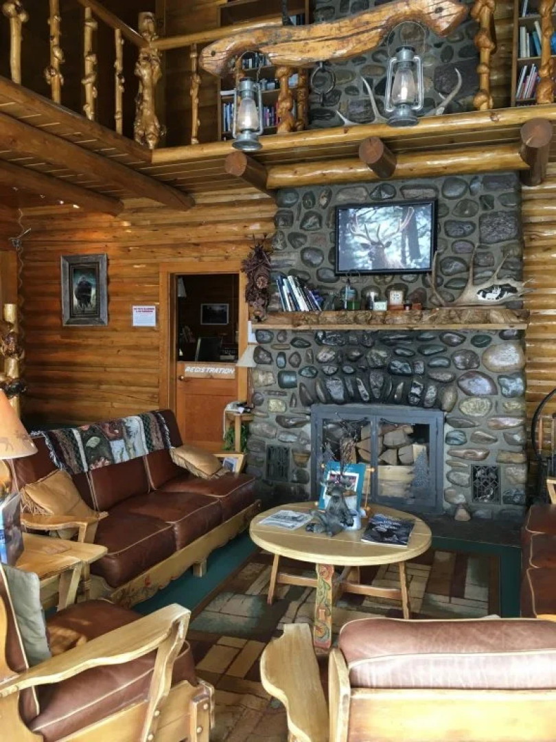 Twin Pines Lodge & Cabins