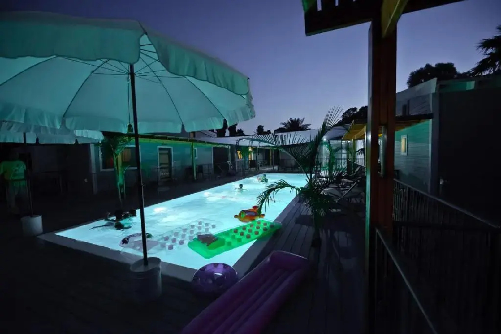 Somewhere - Chalets in the Arava