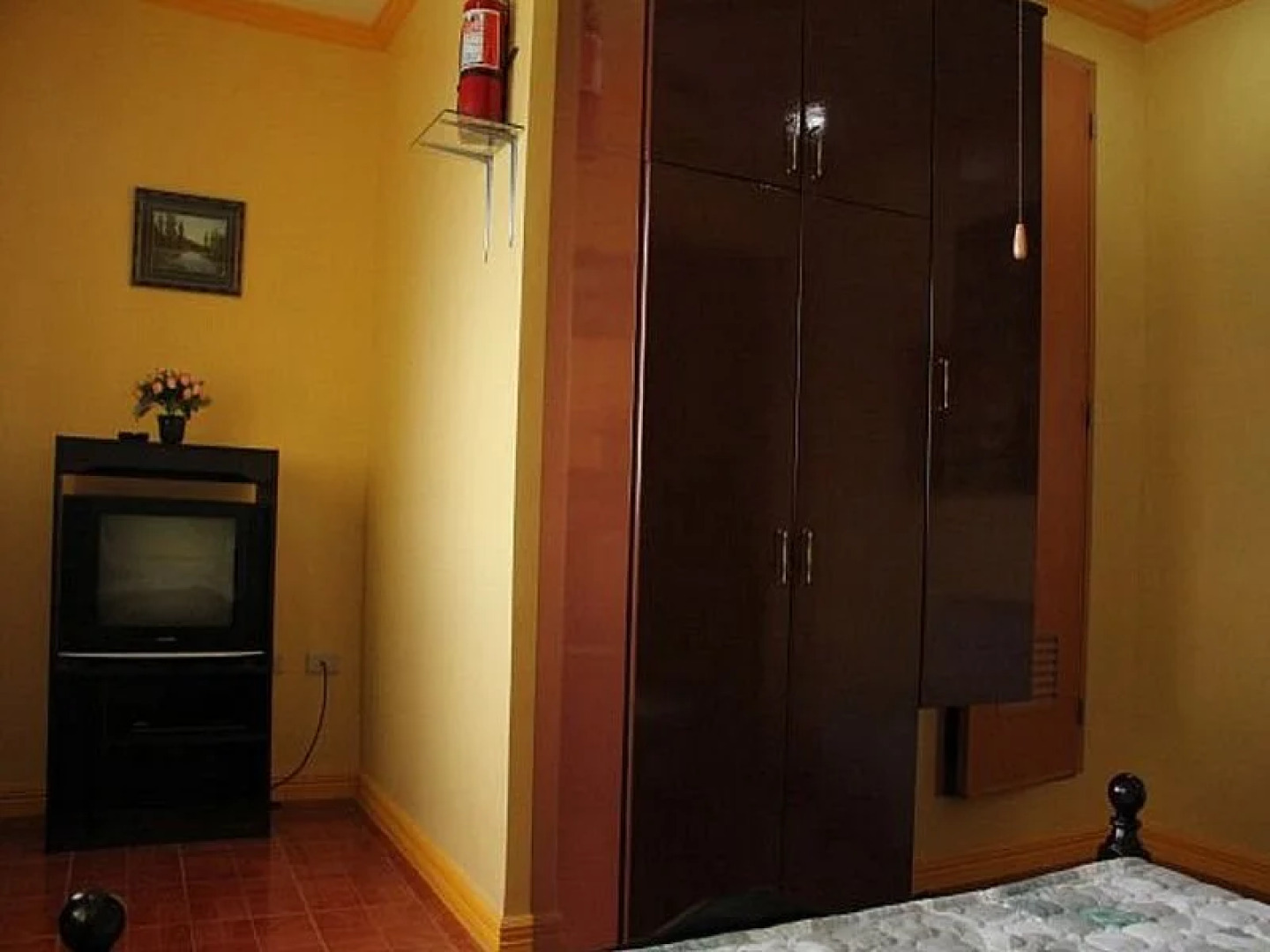 Captain Hook's Red Parrot Inn