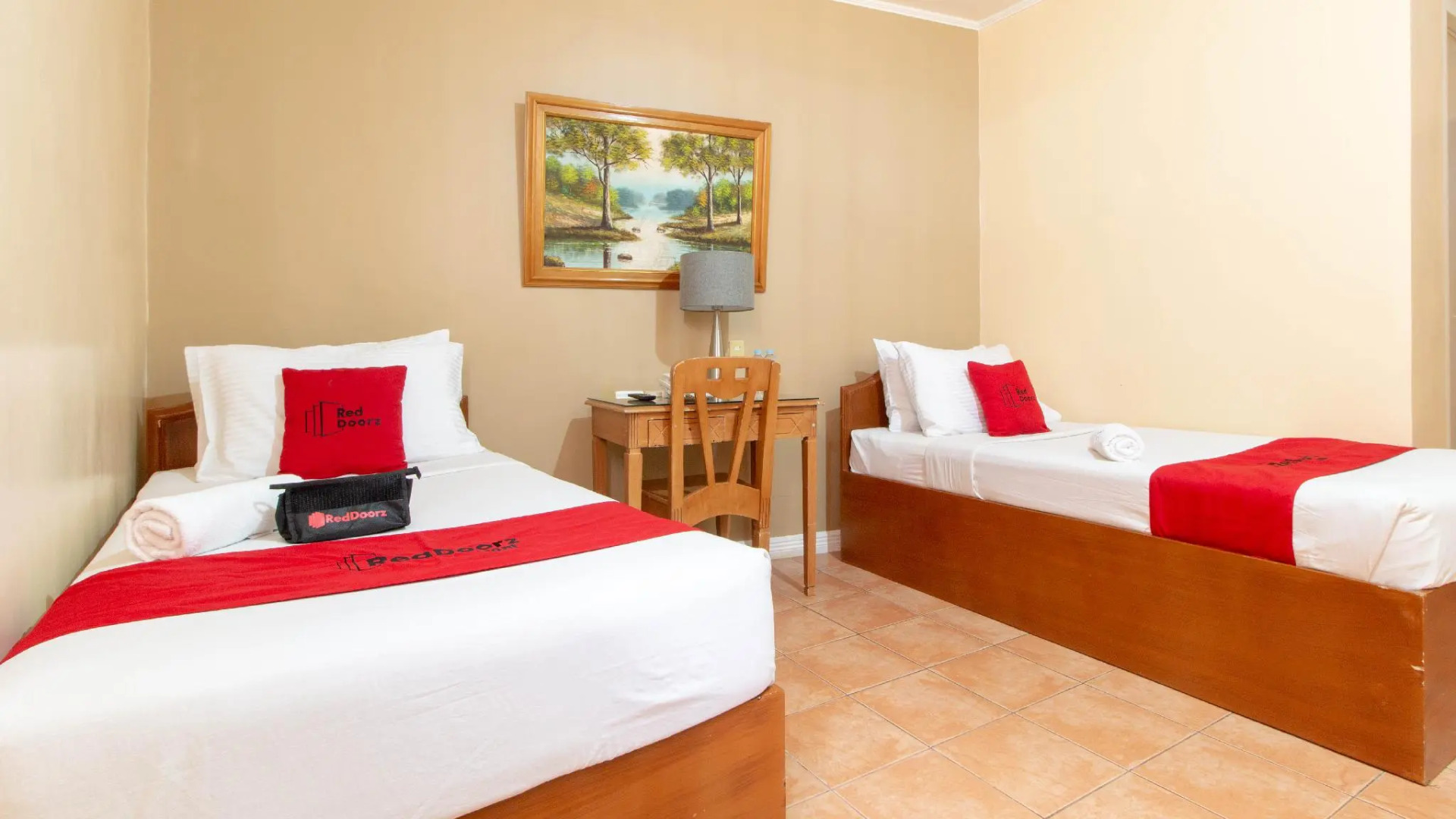 RedDoorz @ Downtown Tacloban