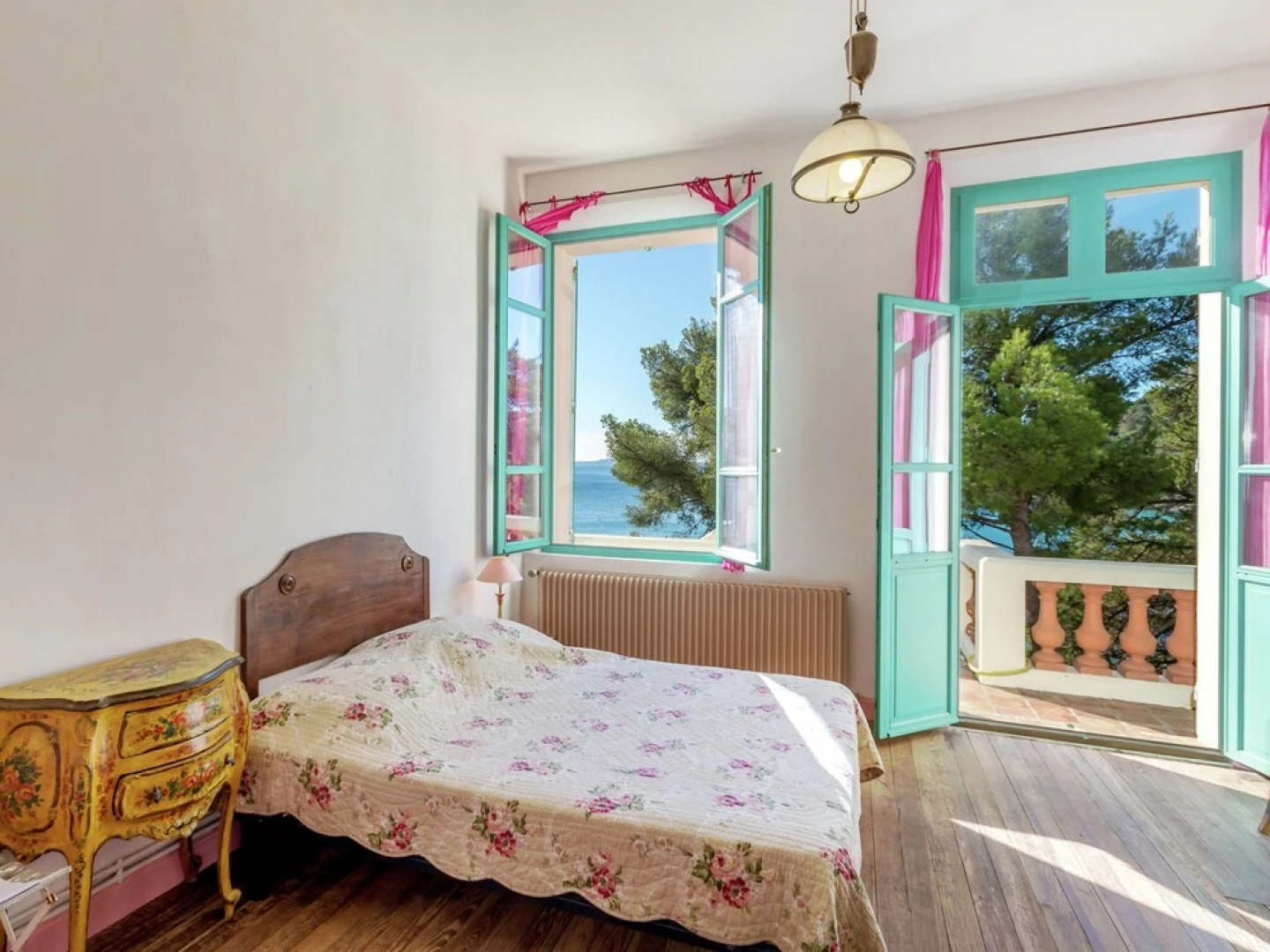 Beautiful Villa in Rayol-Canadel-sur-Mer near Sea