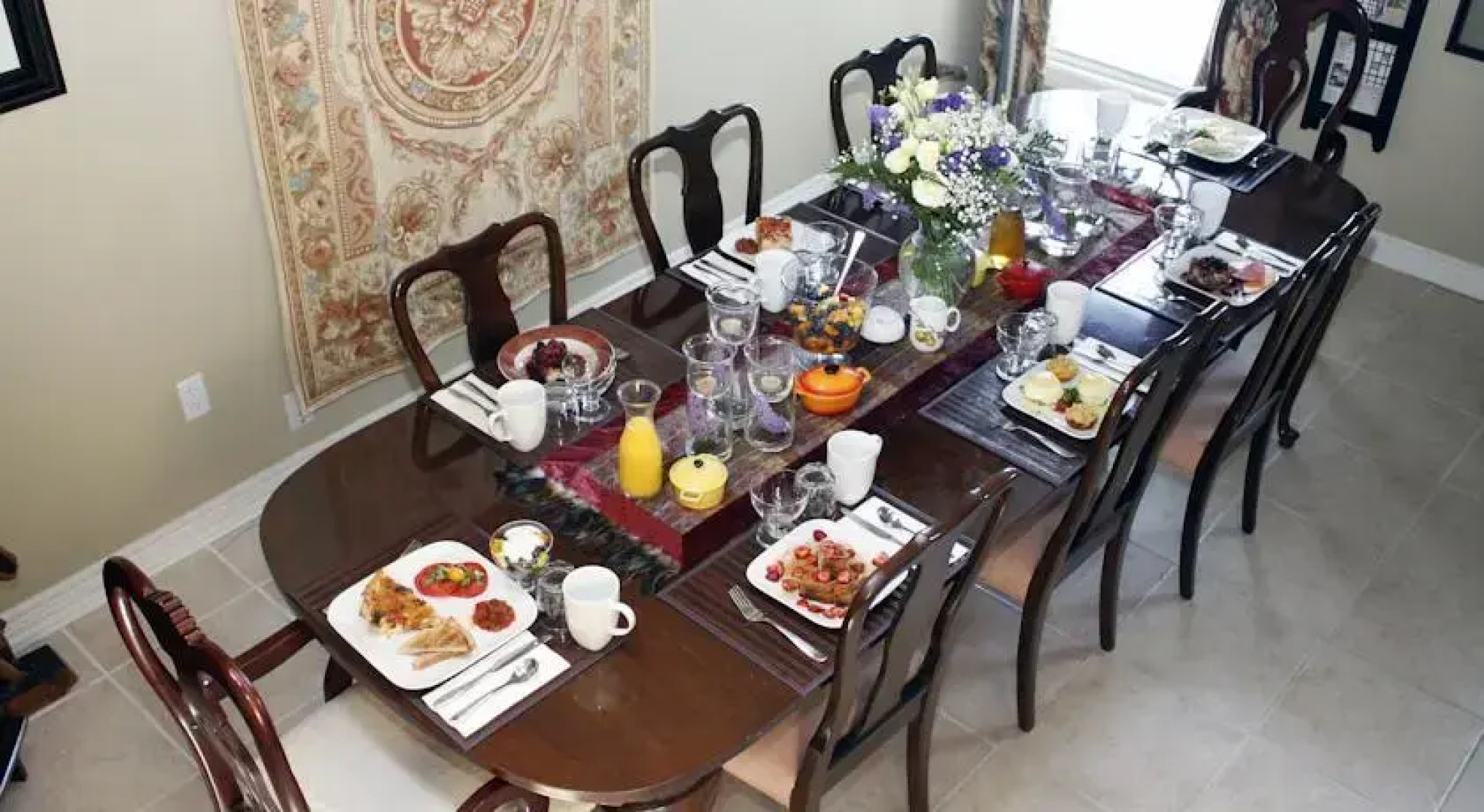 LakeBreeze Niagara Bed & Breakfast