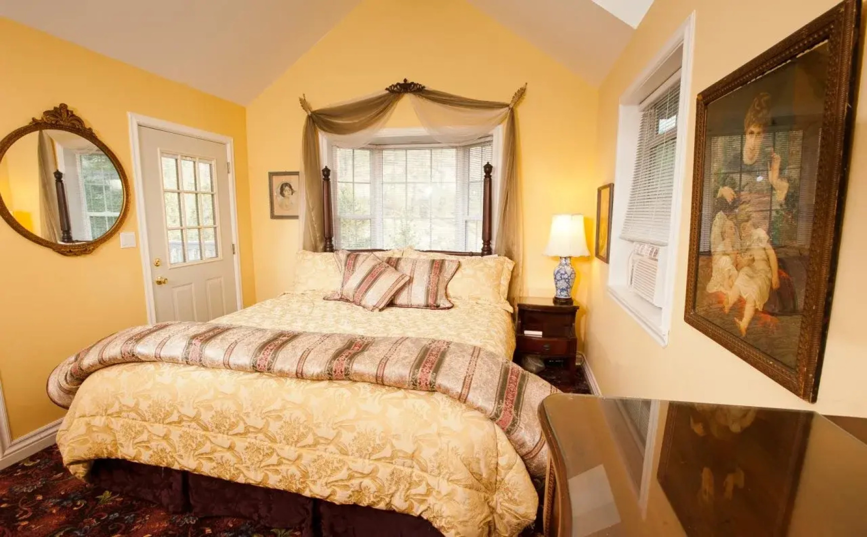 Hearthstone Elegant Lodge by the River