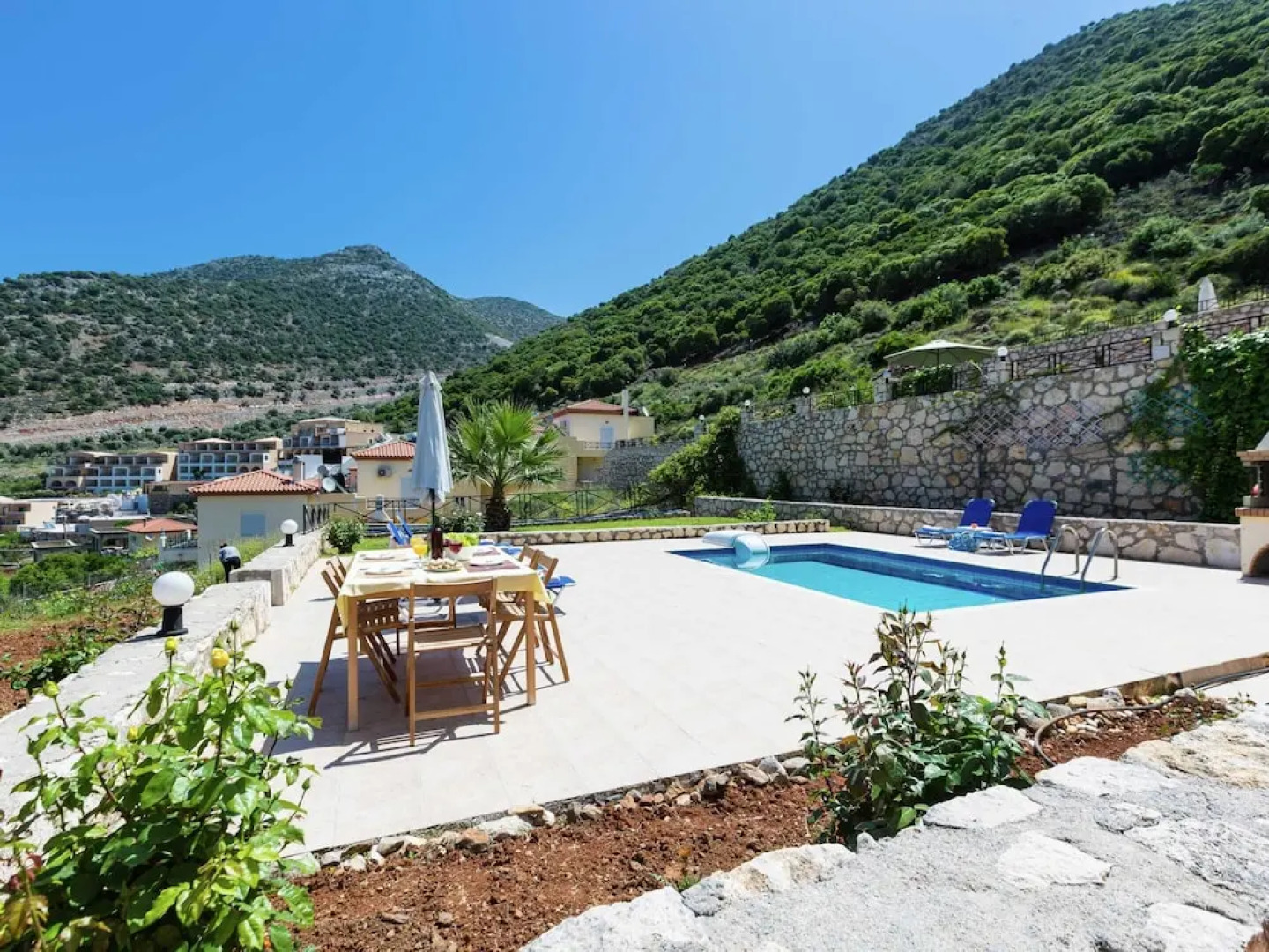 4 Indepent Villas in Bali With Pool and Seaview for Groups up to 28 Persons