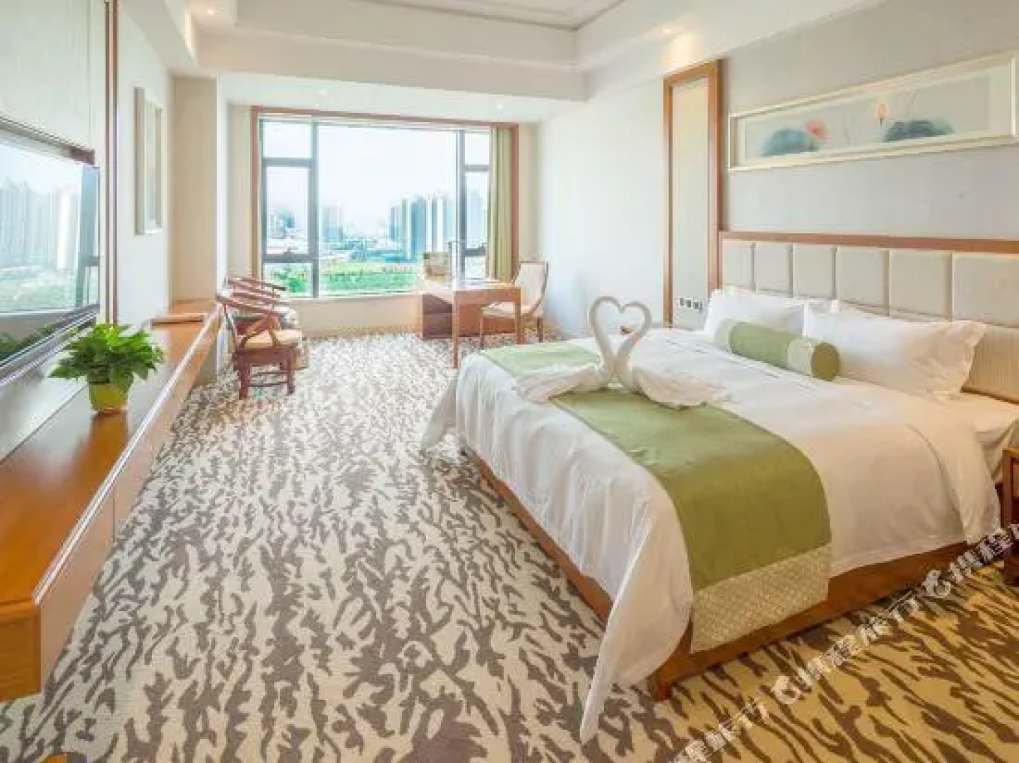 Hua He International Hotel