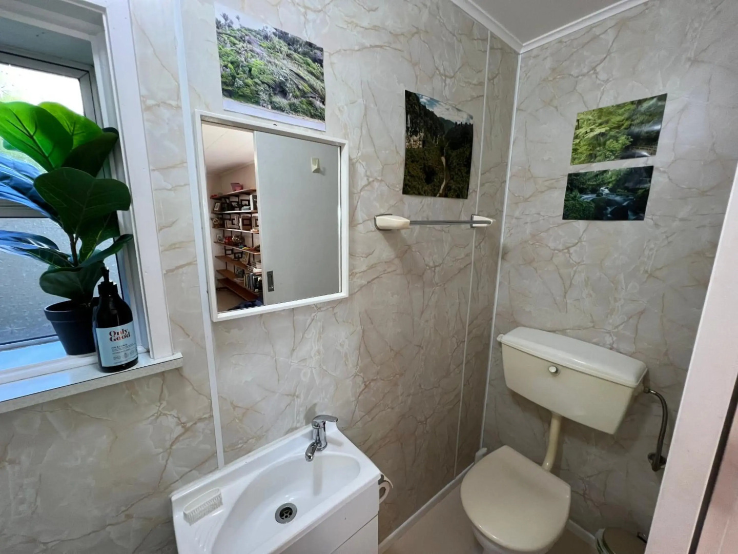 Tranquility Base - Waikanae Beach Holiday Home