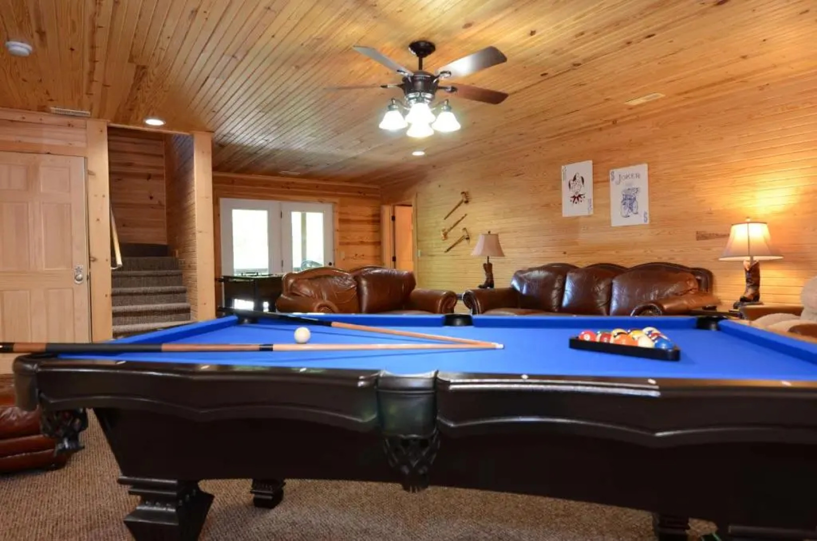 Luxury 2700 Sq Ft Log Cabin Private Hot Tub Game room Pool Table Best View