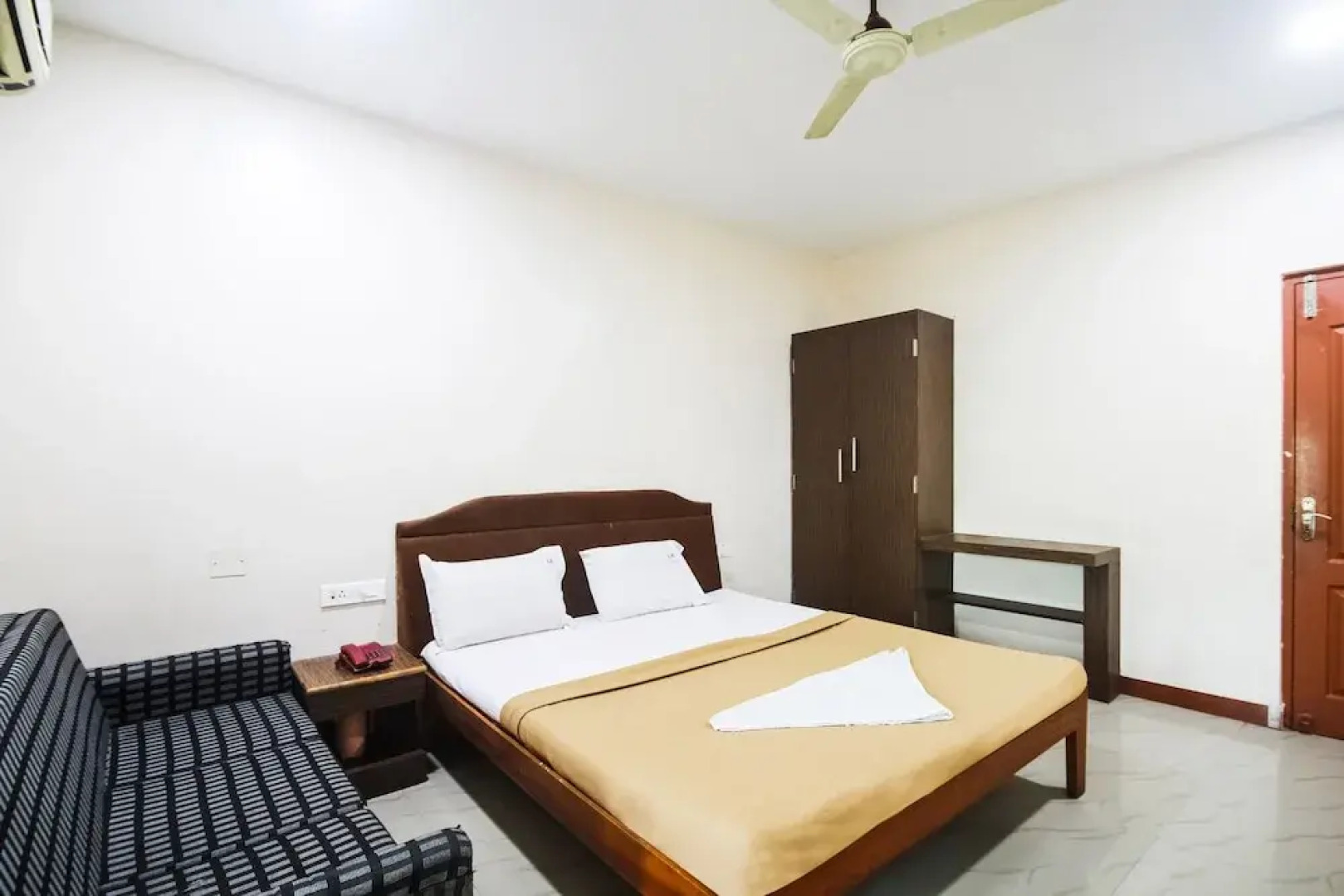 SPOT ON 44152 Lk Residency