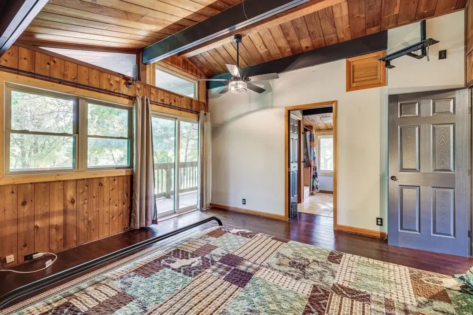 Eureka Springs Rental Cabin 8 Mi to Downtown!