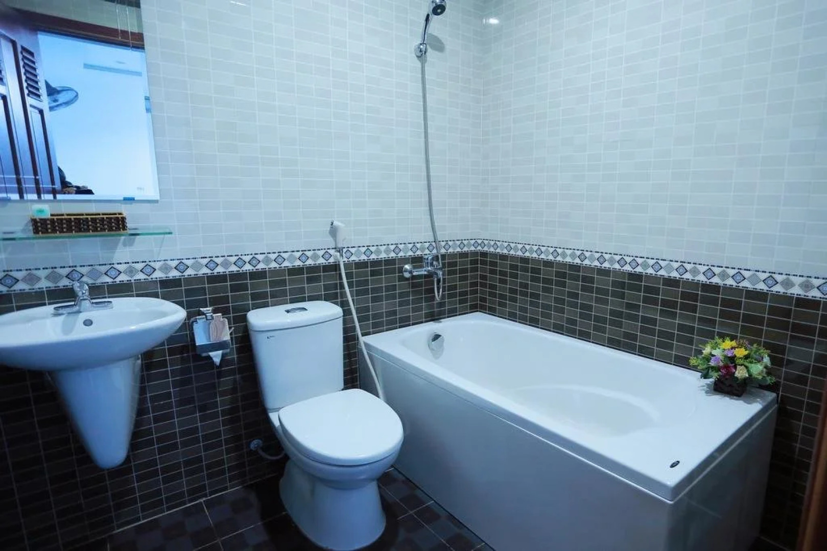 Tan Truong Son Hotel