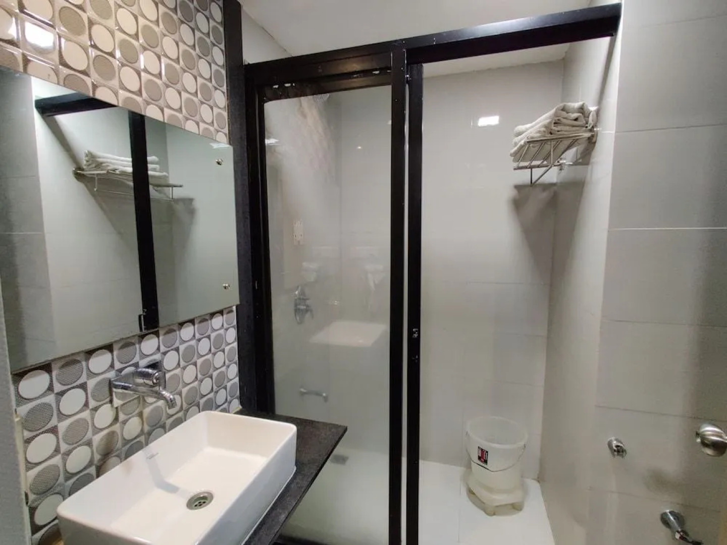 Pride Biznotel - The Maison Anand