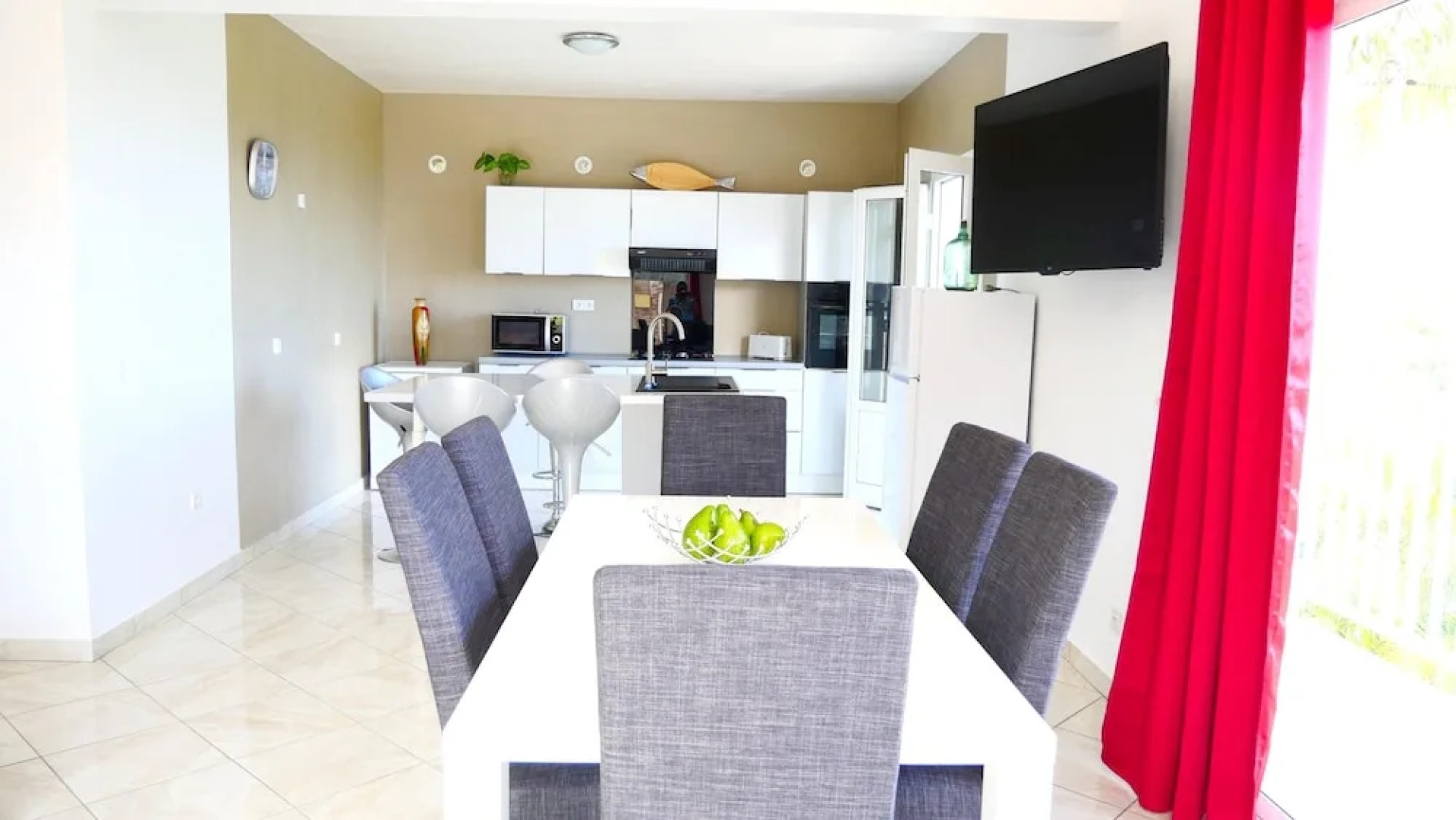 House With 4 Bedrooms in Piton Saint-leu, With Pool Access, Enclosed G