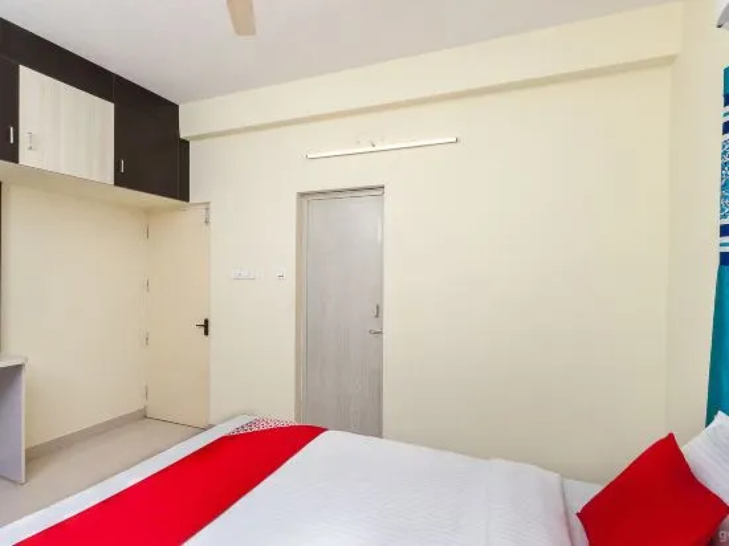 OYO 28658 The Swarg Residence