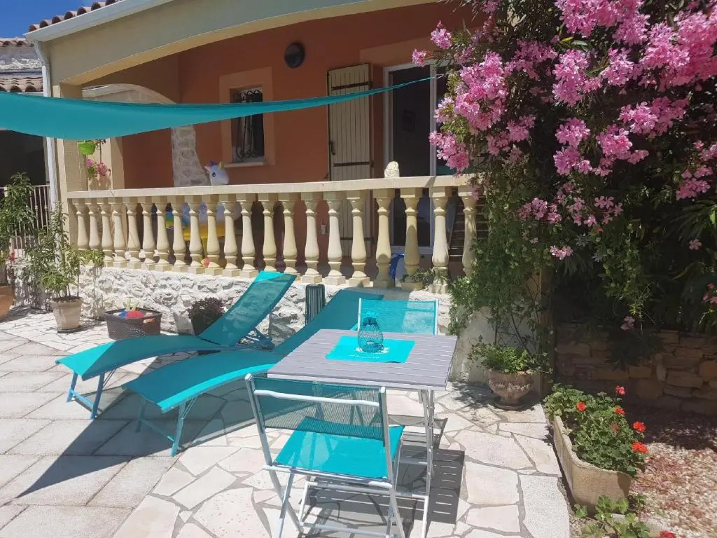 CHAMBRE D HOTES à 4 KMS D UZES " Chez Nadou "