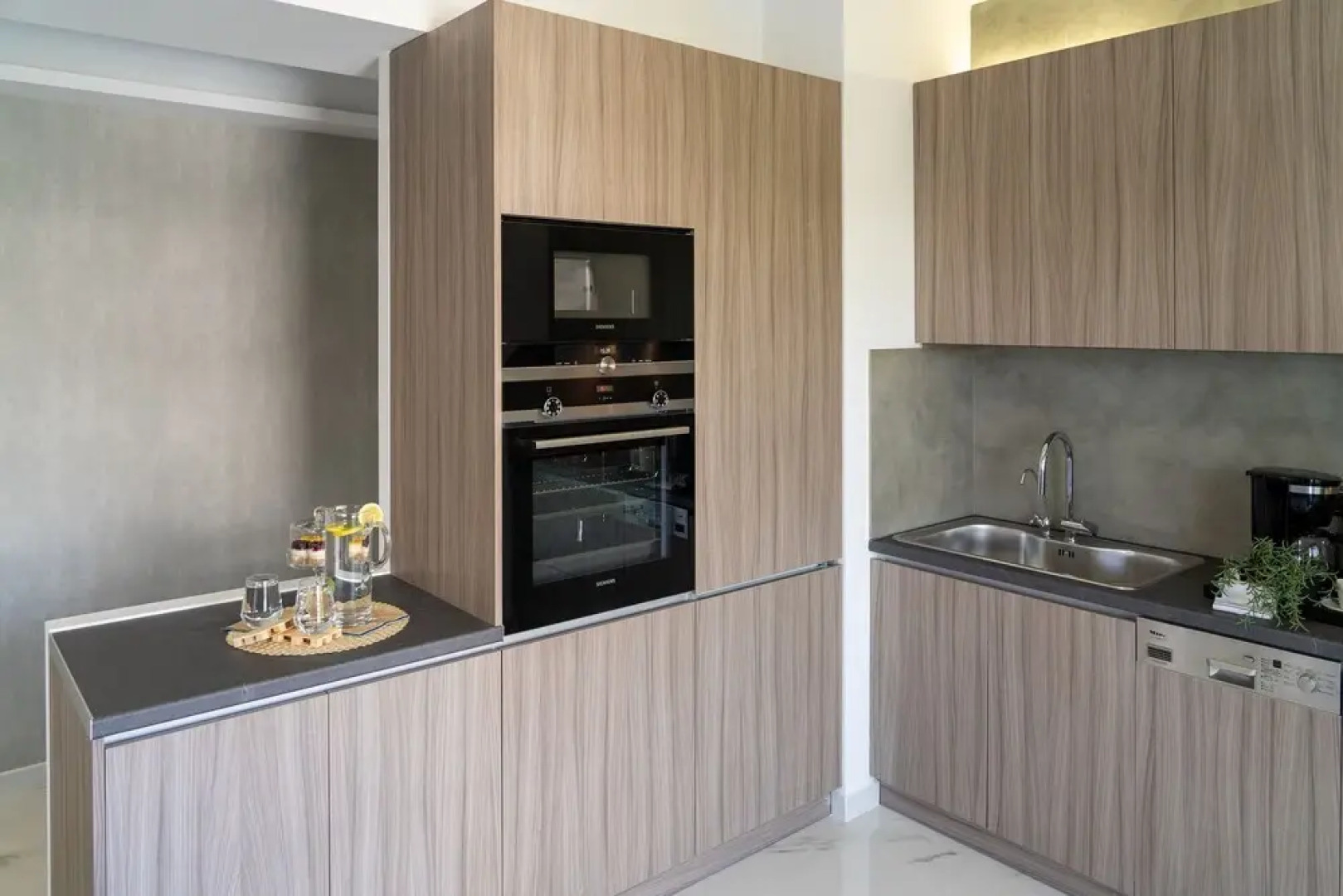 The Lop Athens Holiday Luxury Suites