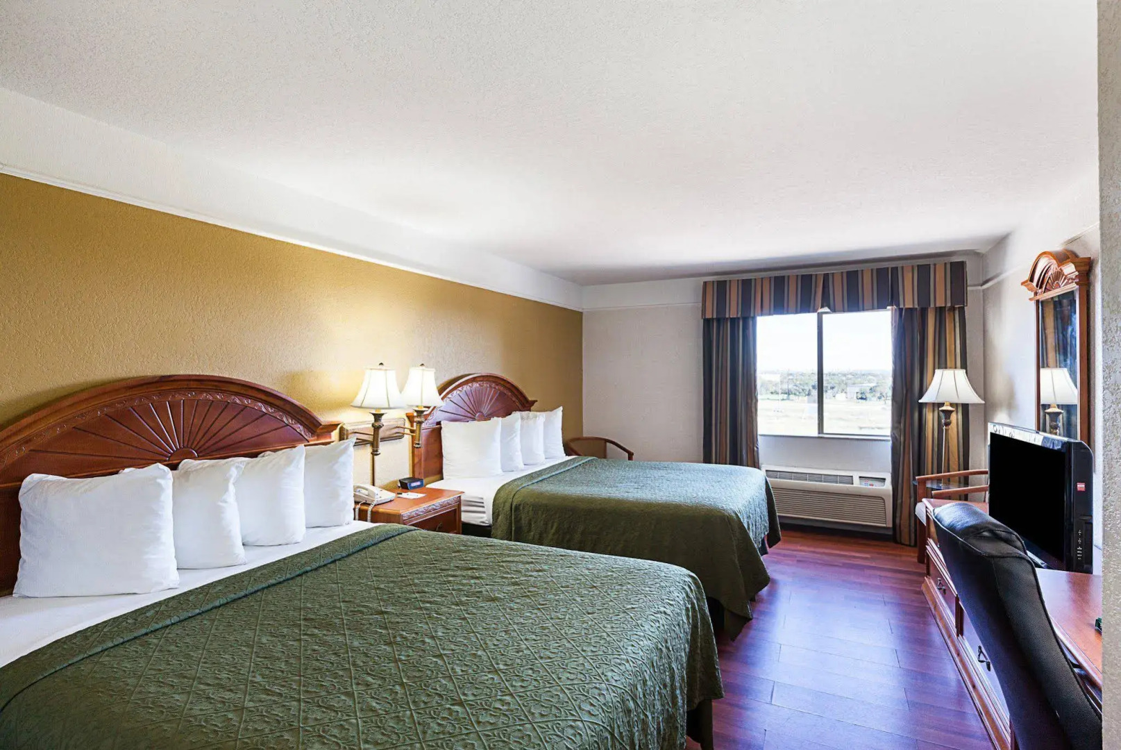 Quality Inn & Suites SeaWorld North