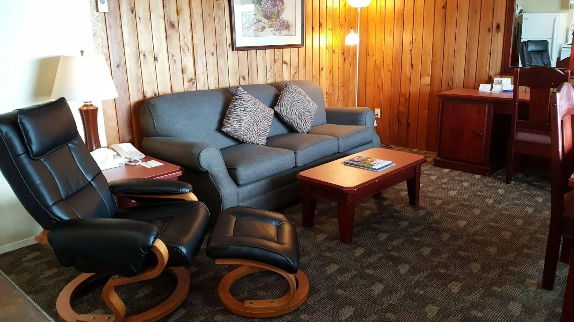 The Cedarwood Inn & Suites