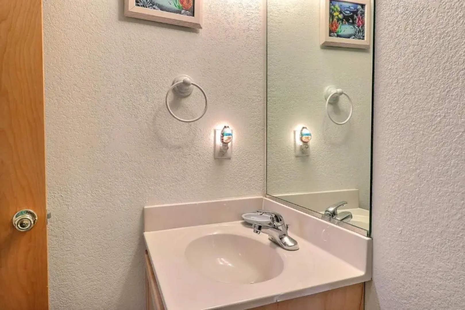 6061 - Bark O Lounge