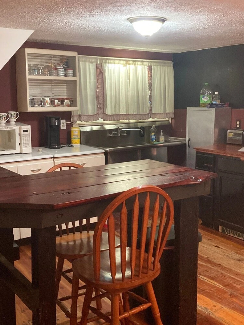 Enjoy This Home Away From Home Just Relax in This Charming Farm House Thank You