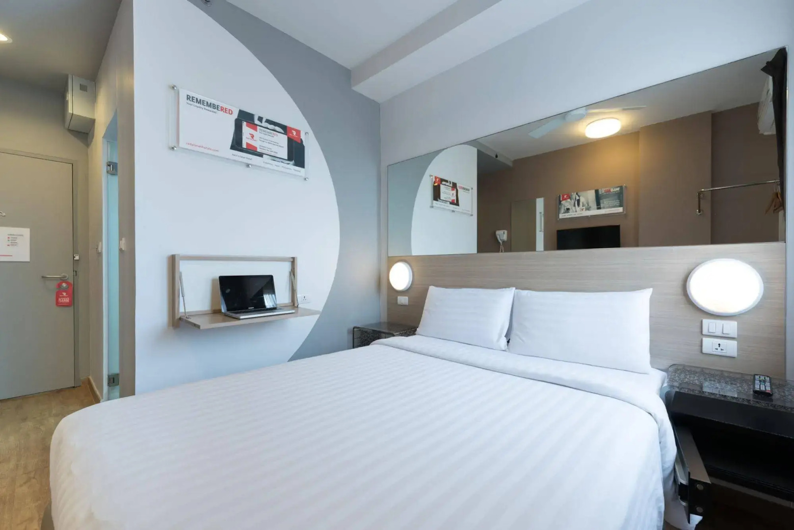 Easy Planet Phuket, Patong