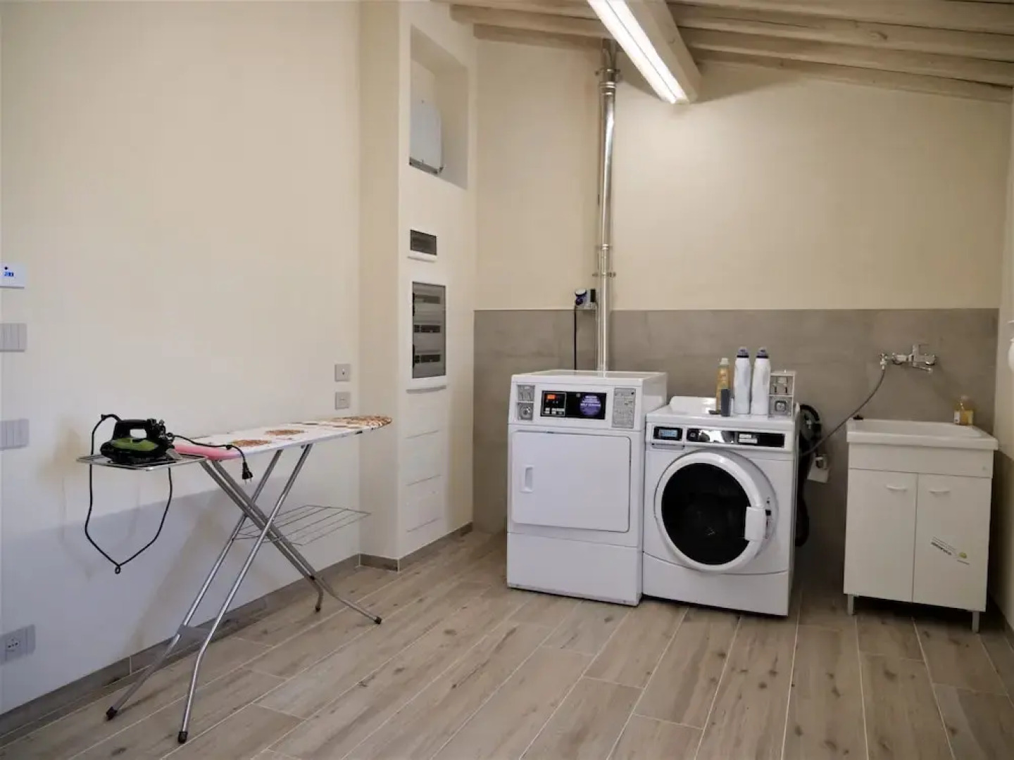 Modern Apartment Near Pistoia With Shared Garden