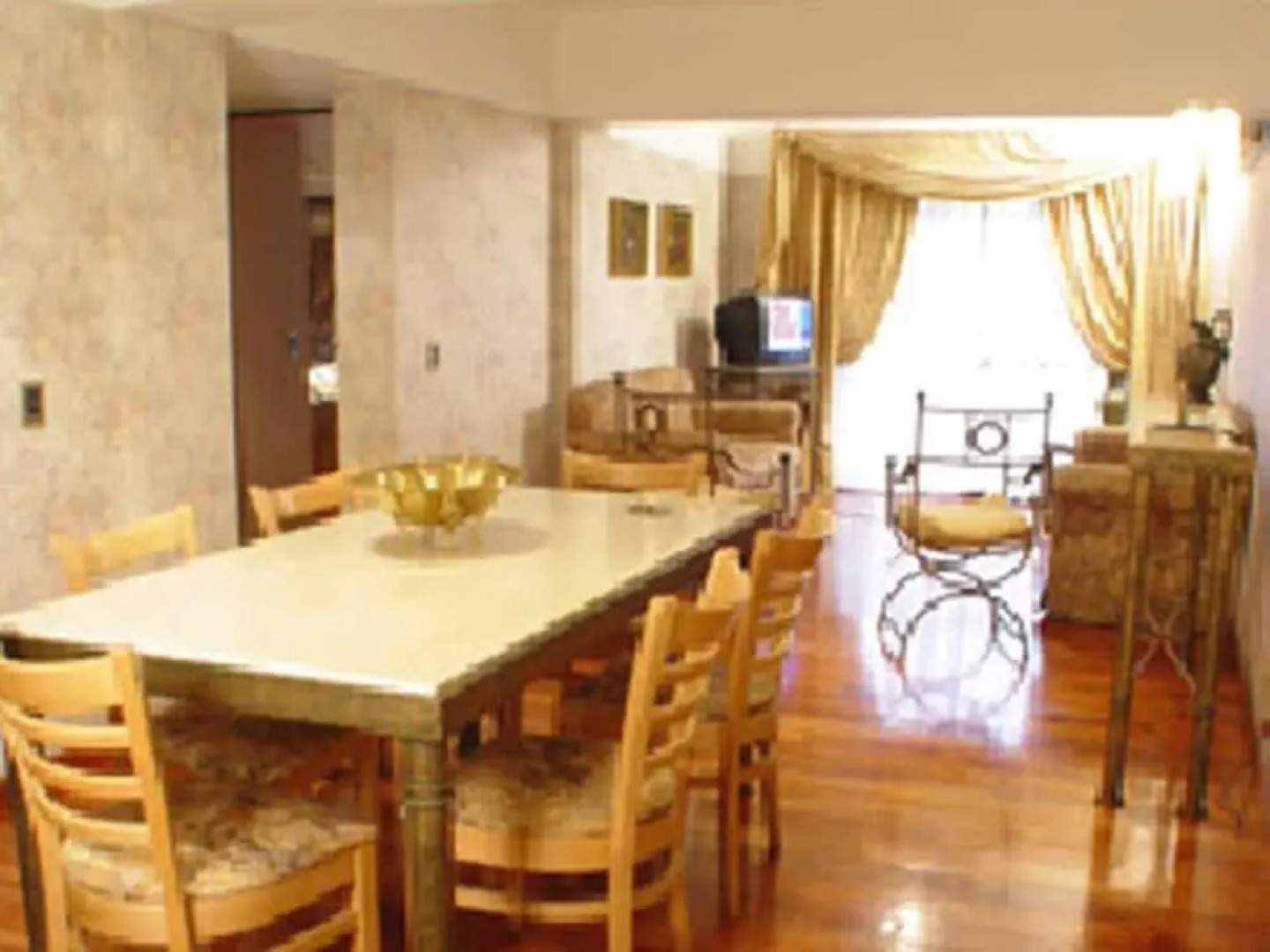 Reina Victoria Suites & Towers