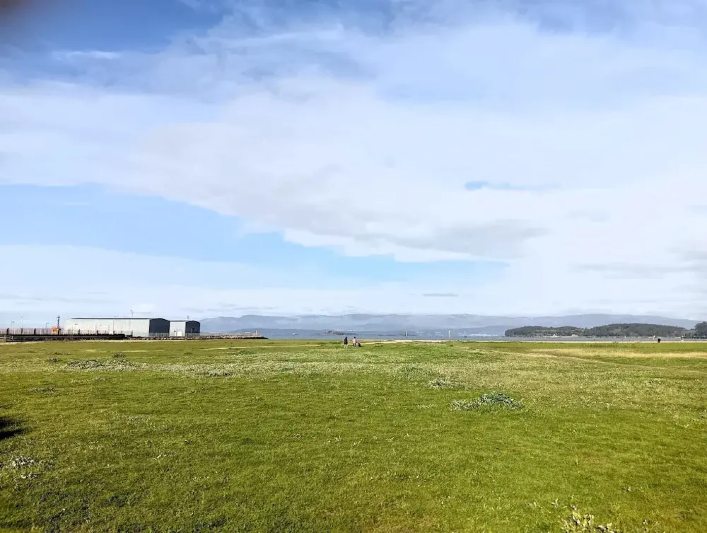 Piso con Piscina y Jardin Cerca de la Playa