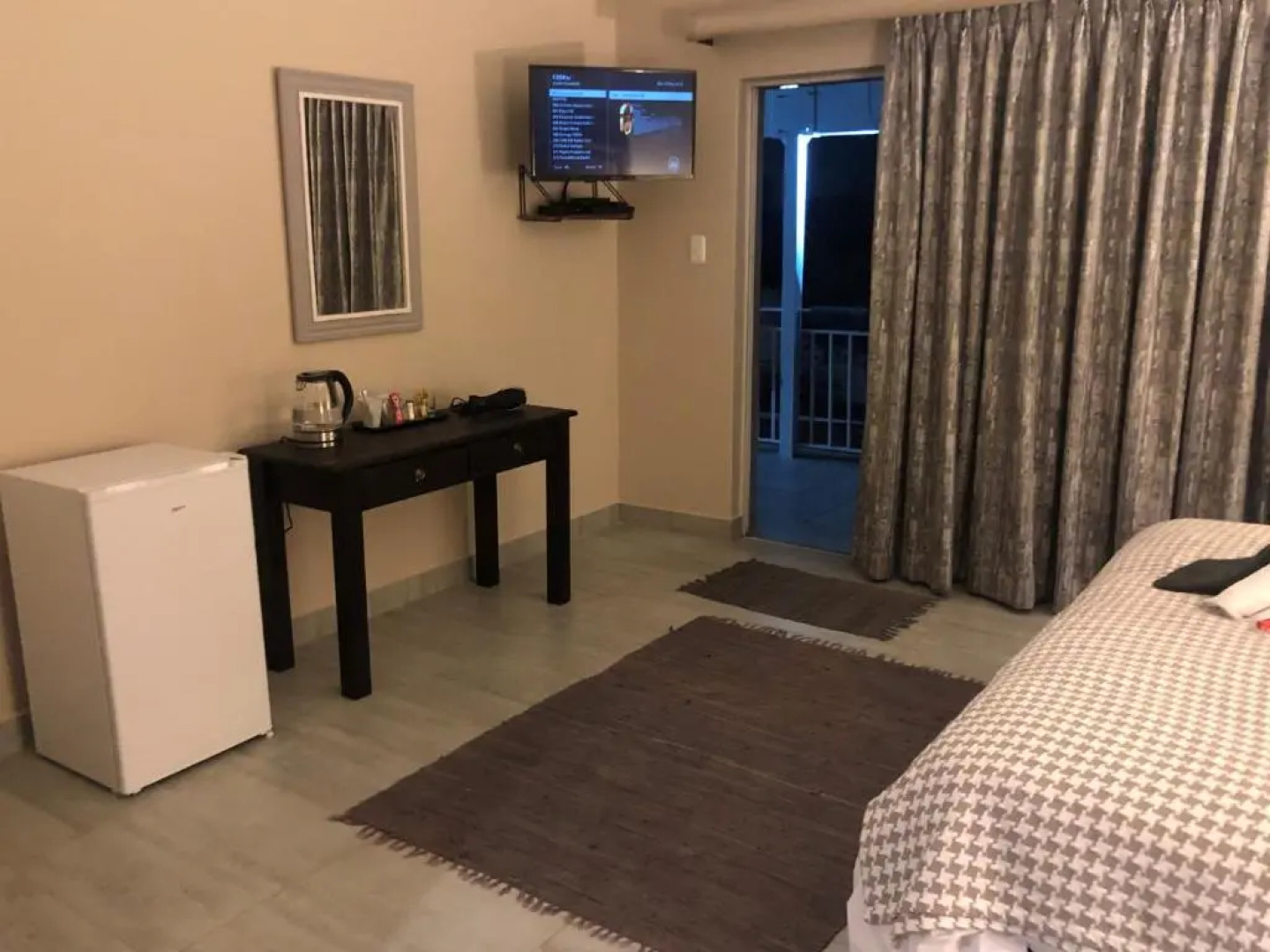 6 on Acacia & 8 on Acacia Guesthouse