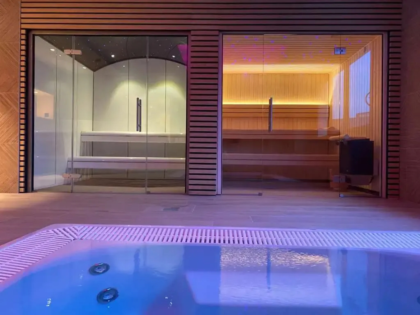 Brit Hotel Piscine & Spa - Fougères