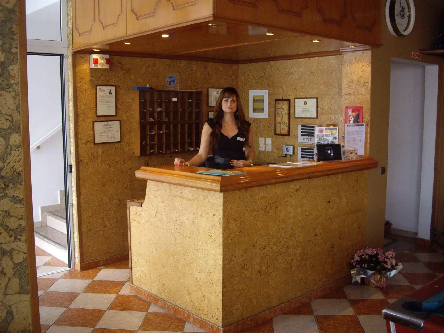 Angelina Hotel & Apartments