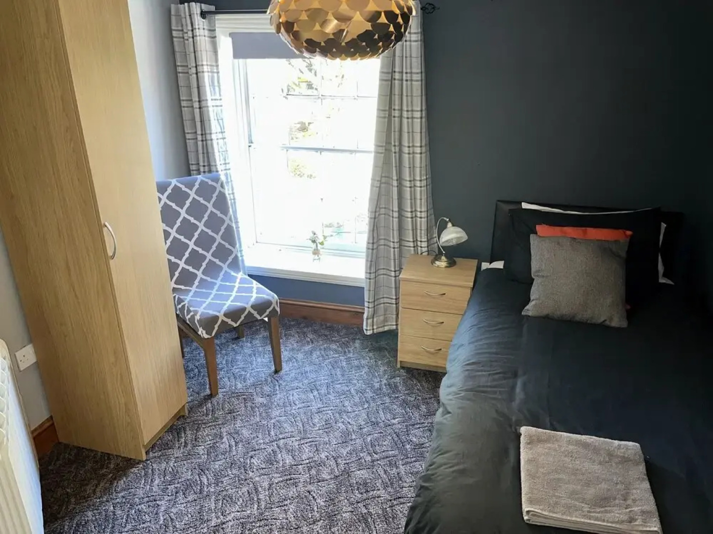 Stylish Historic Apartment - Sleeps 3 & Parking