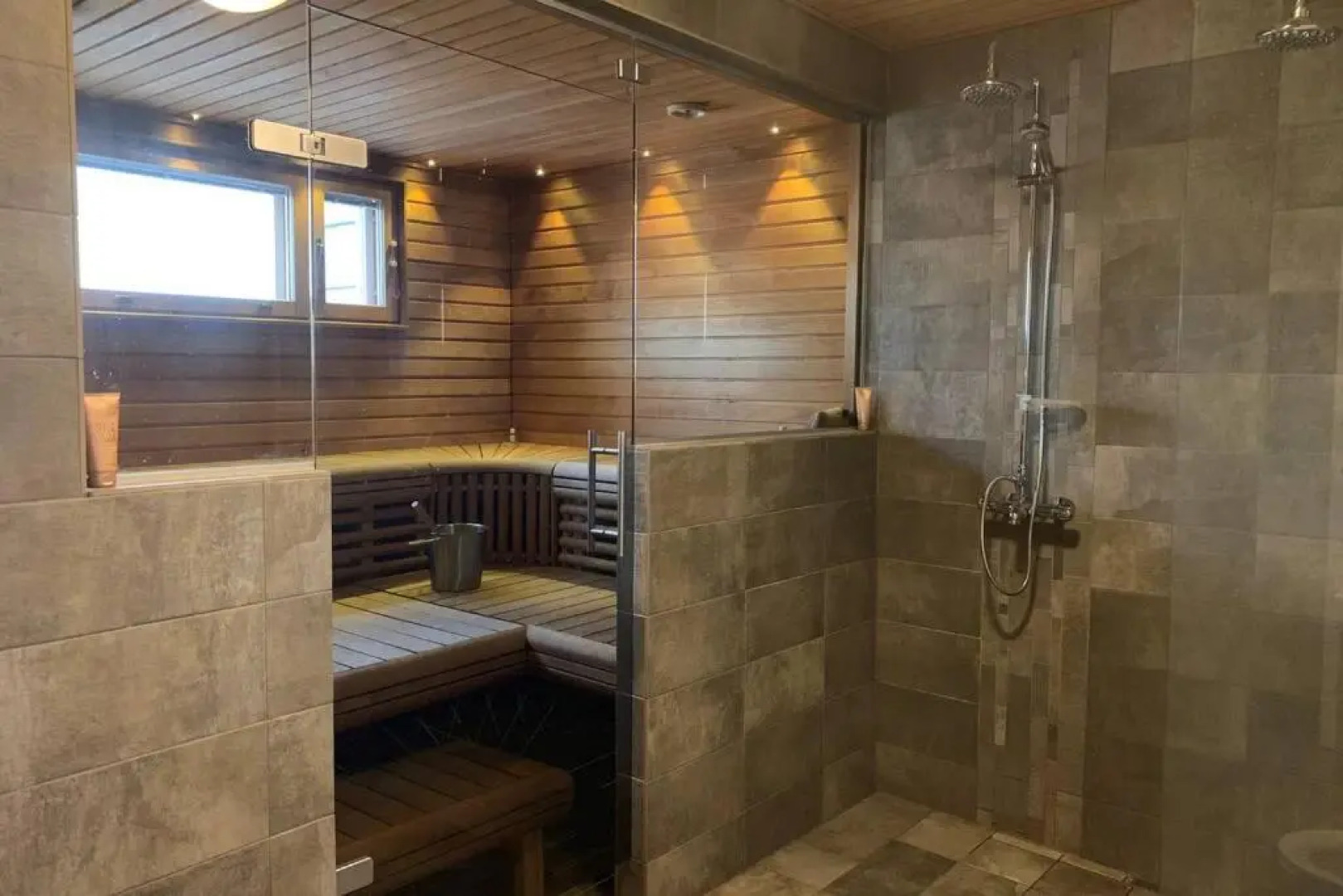 DOWNTOWN PENTHOUSE-SPA,sauna,3BR,seaview,free park