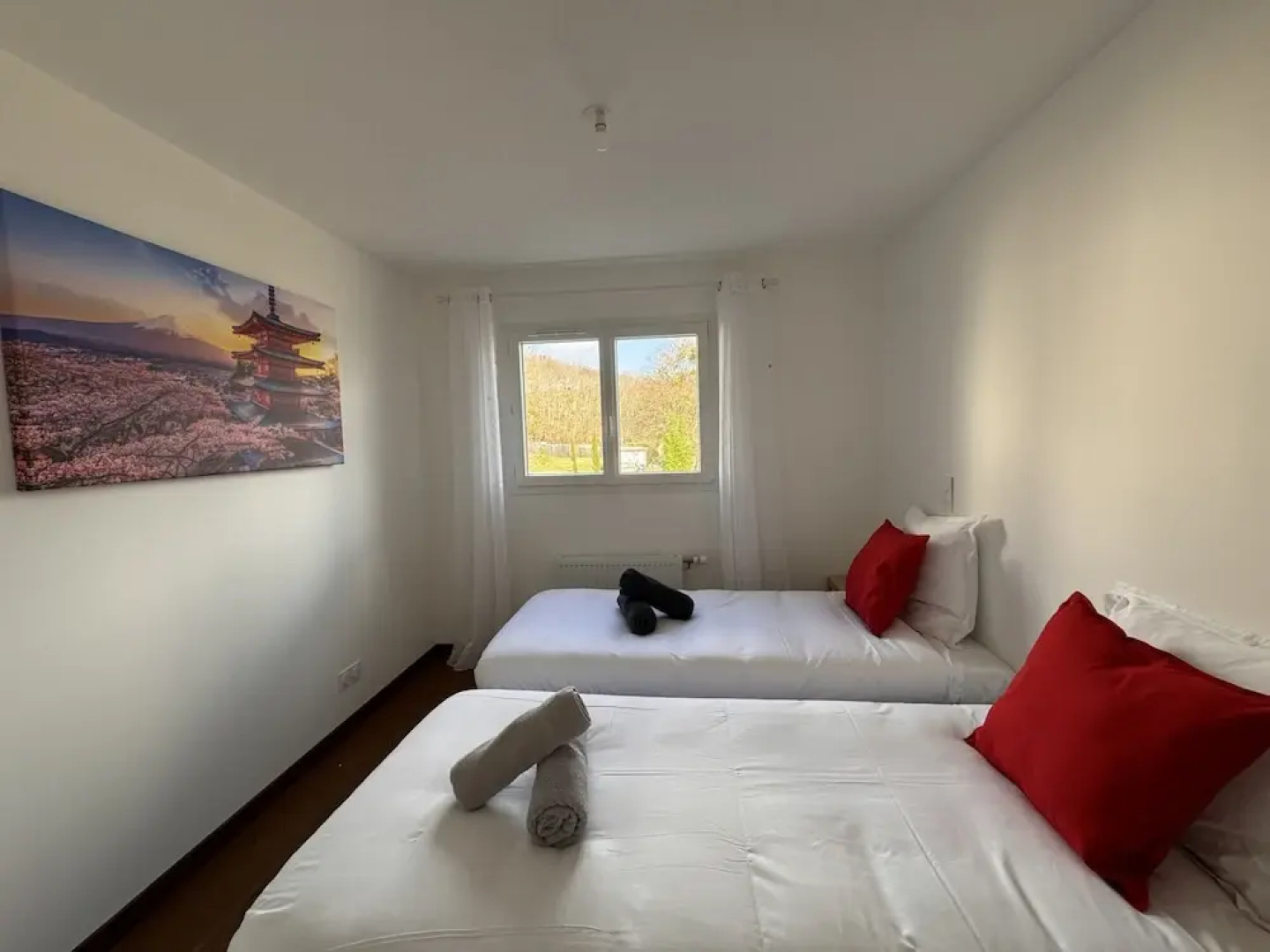 Hillside Retreat With Scenic Views