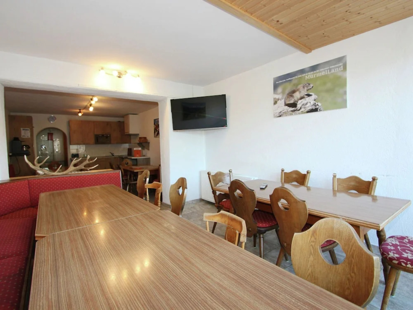 Spacious Holiday Home With Balcony, Sauna, Parking