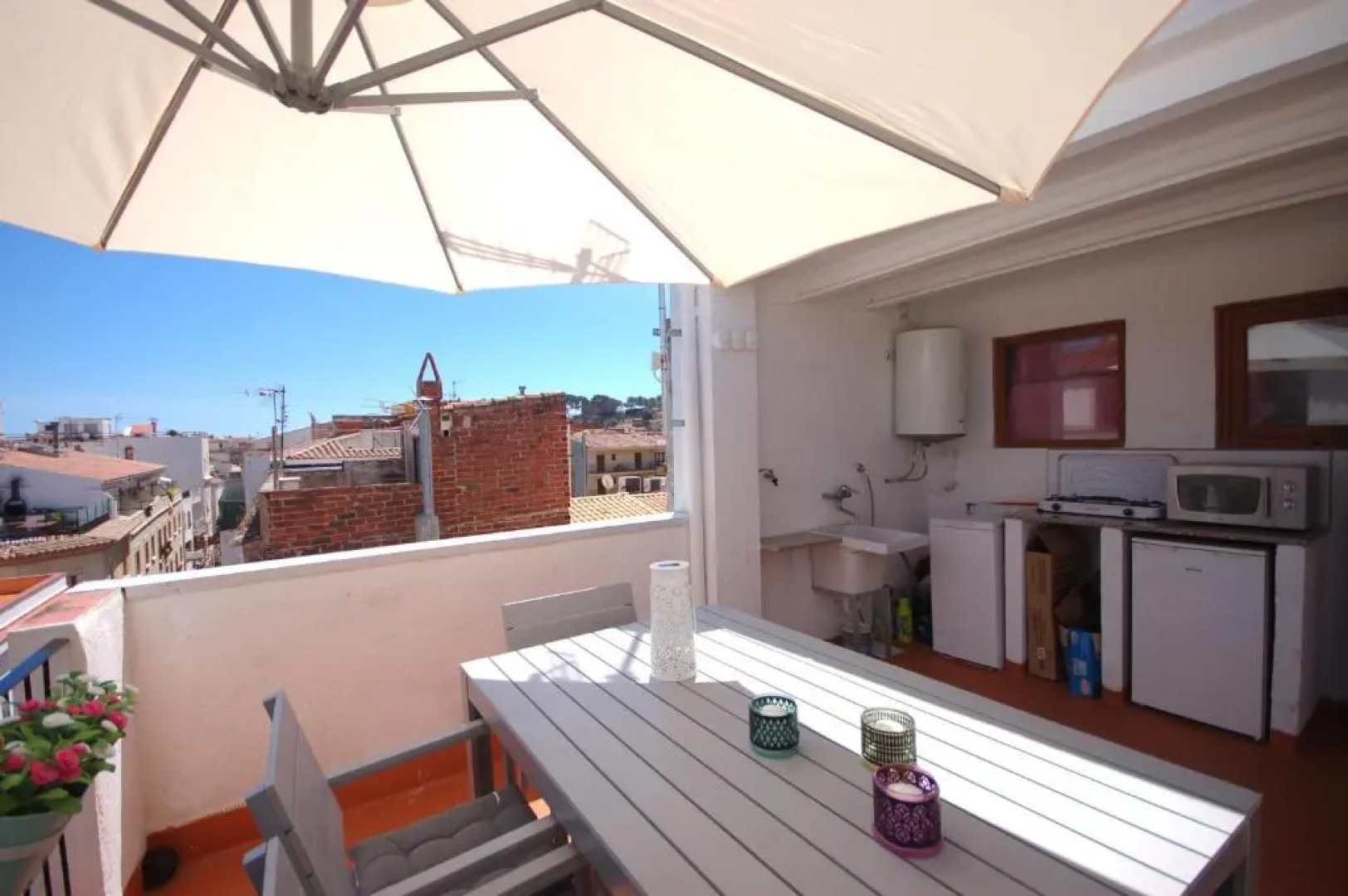 Lets Holidays Centric House with Parking