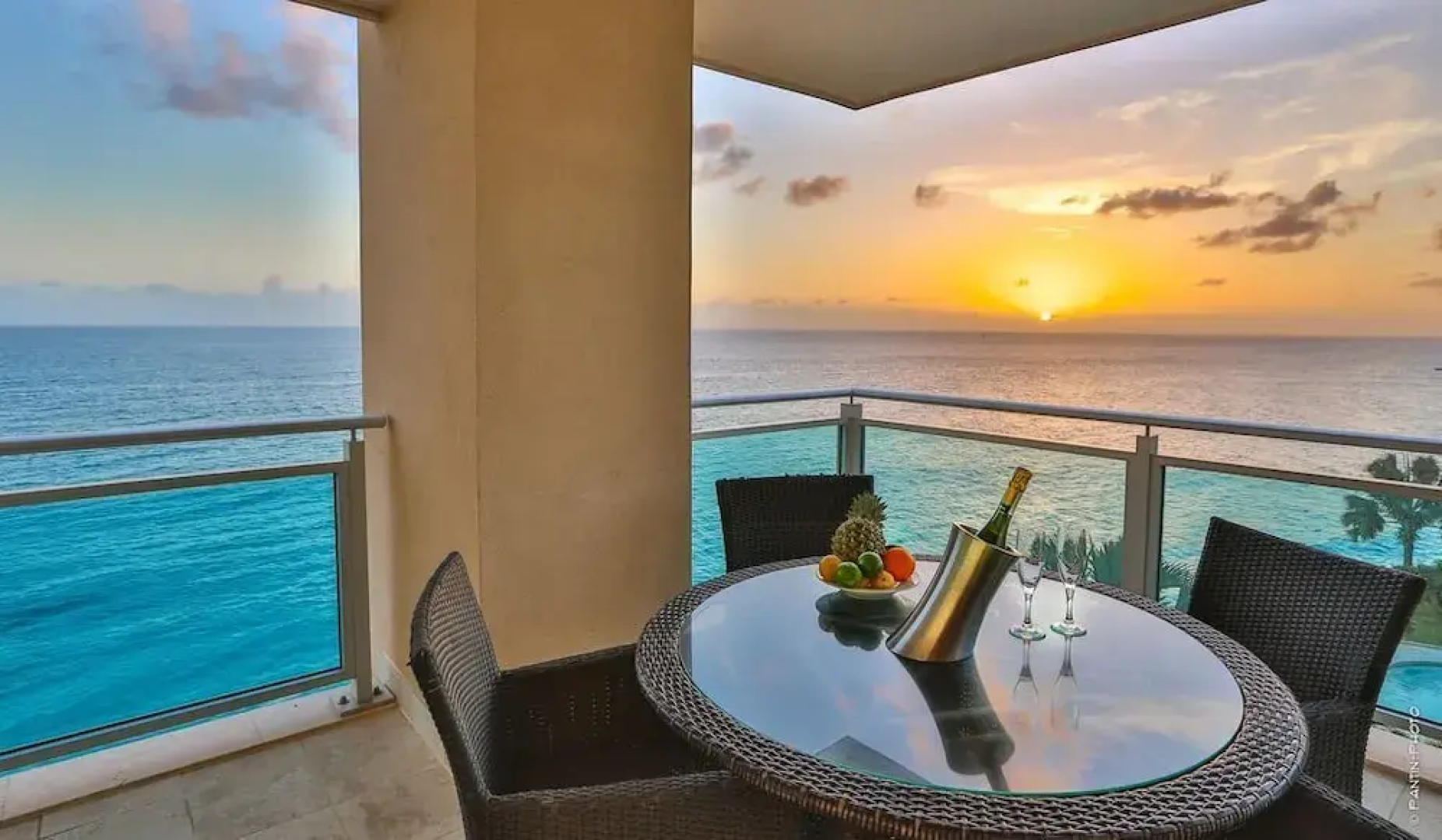 *The CLIFF_ BEACHFRONT and LUXURY MODERN UNIT* C2