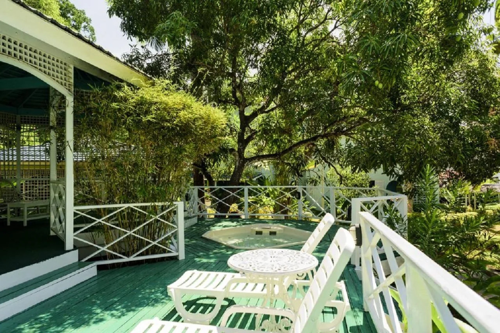 Doctors Cave Beach Hotel