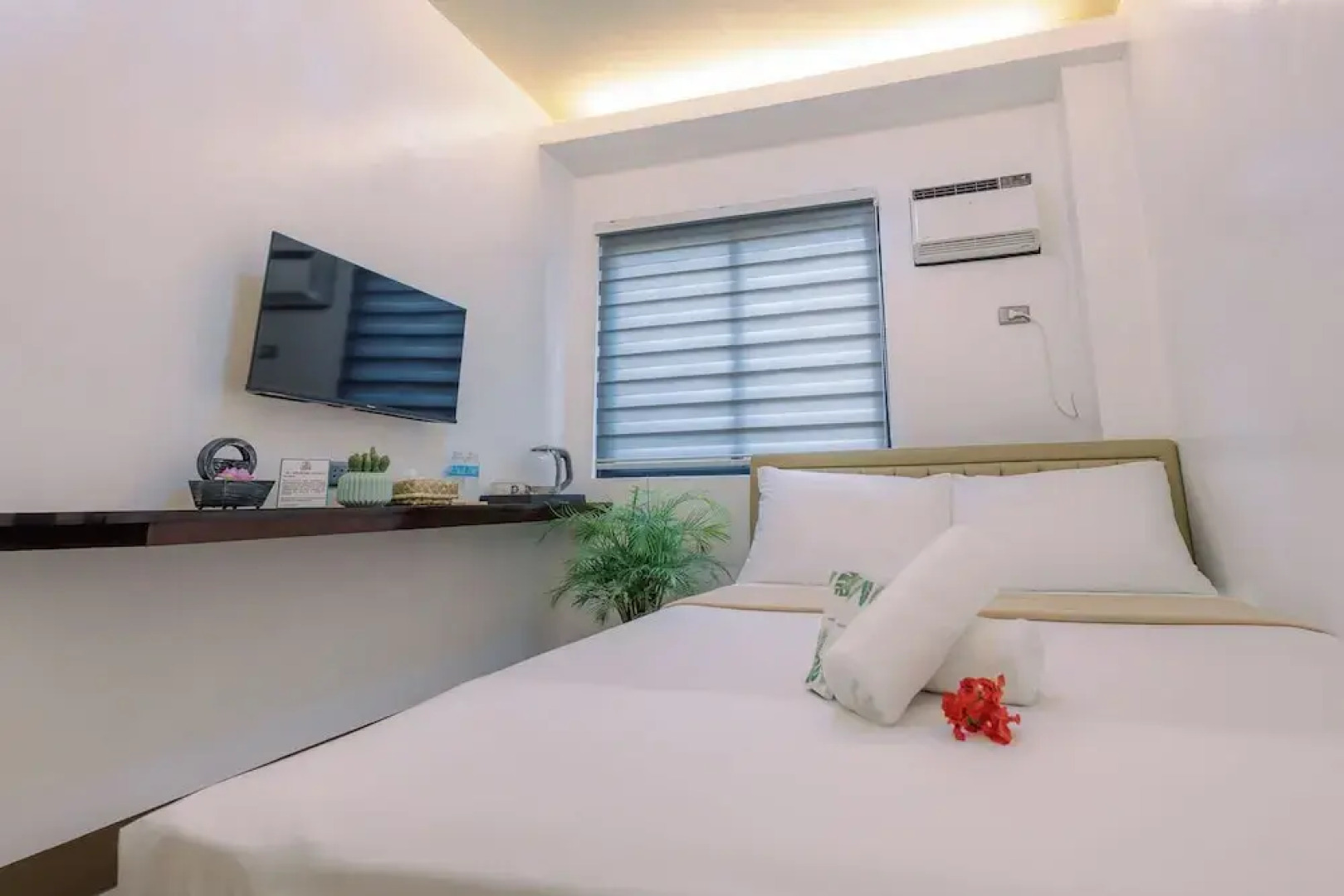 LOBOC RIVERSIDE INN and RESTAURANT