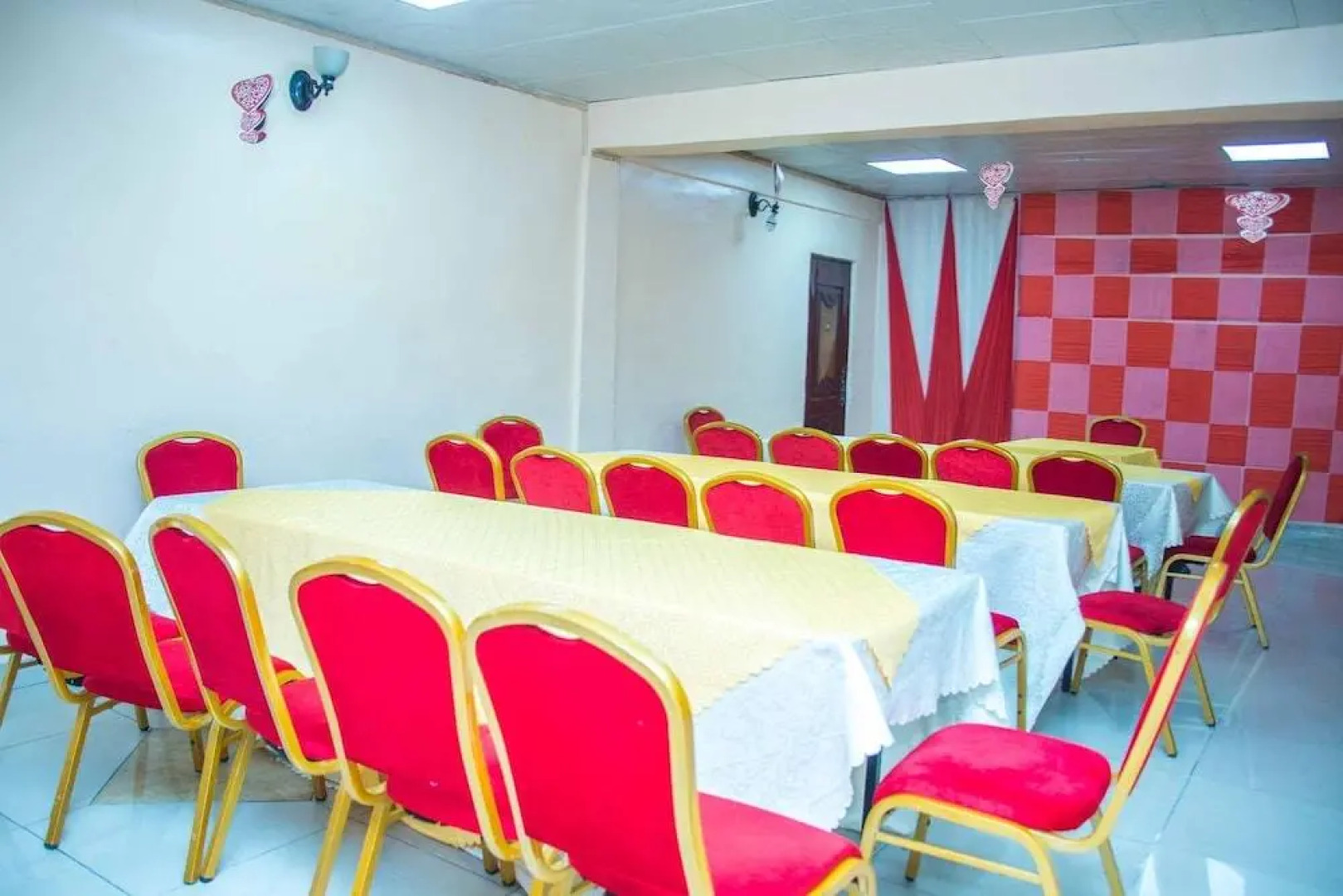 Royal Crest Hotel & Suites